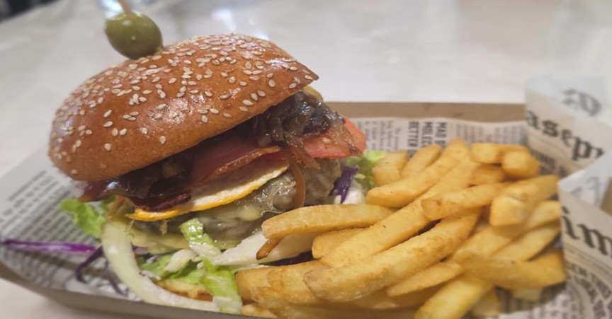 D' Guevarra's Deluxe Burger